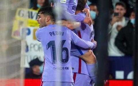 الدوري الإنجليزي حيلة برشلونة لتدعيم خط الوسط | كورة لايف بلس | koora live Plus | مباريات اليوم بث مباشر جوال kooralive